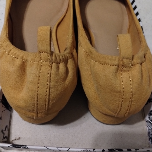 Shoes - Picture 5 of 8